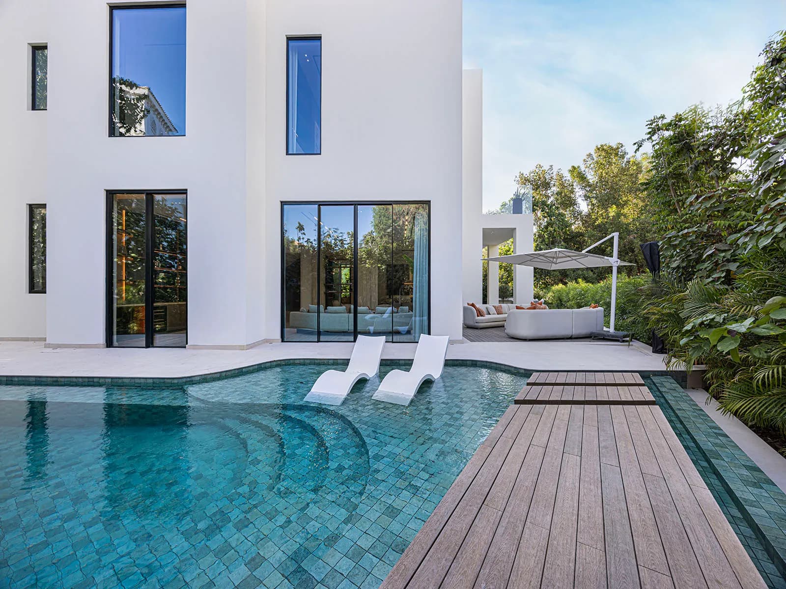 Villa modernisée de 5 chambres à vendre à Al Barari - 2