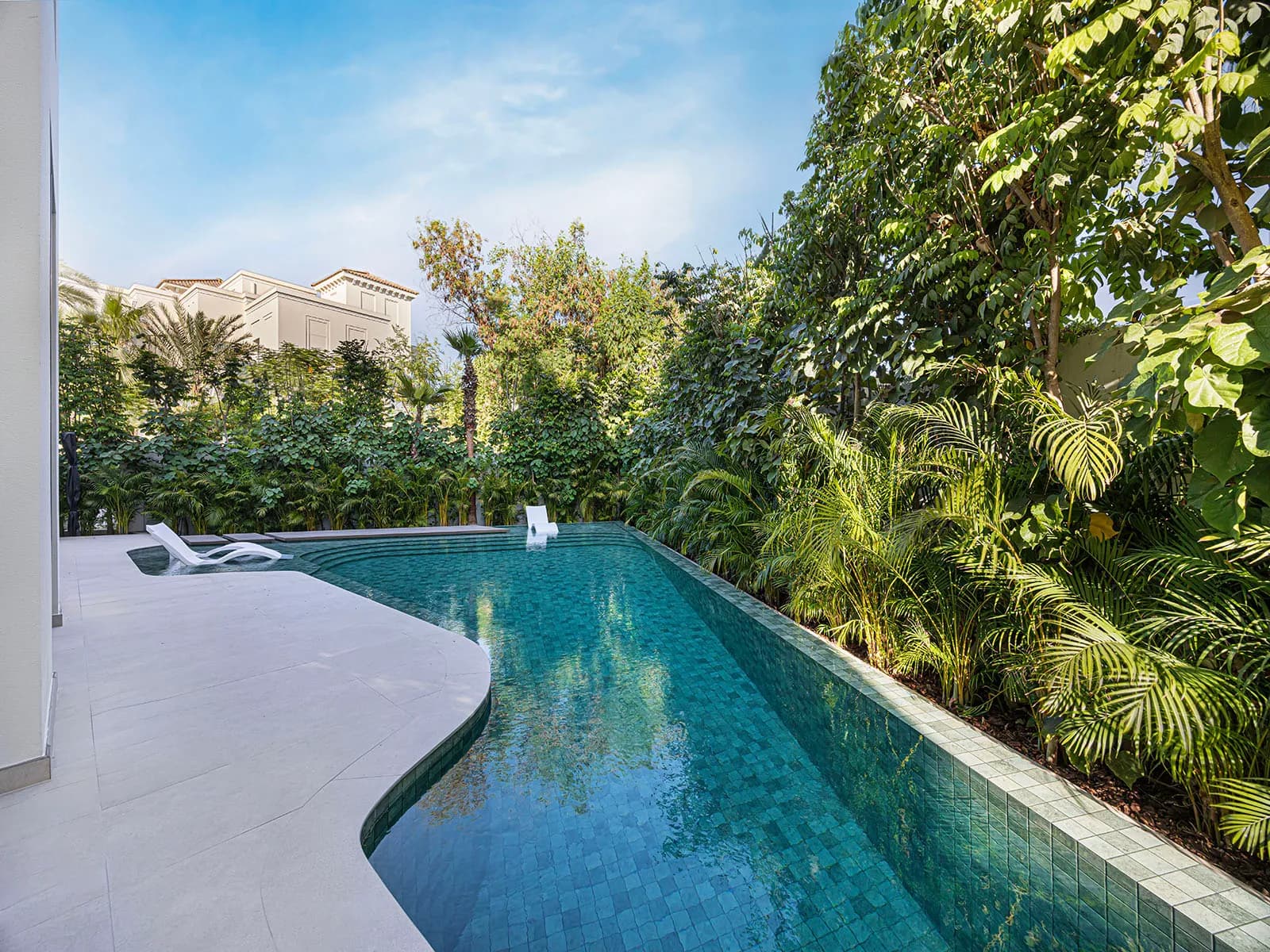 Villa modernisée de 5 chambres à vendre à Al Barari - 3