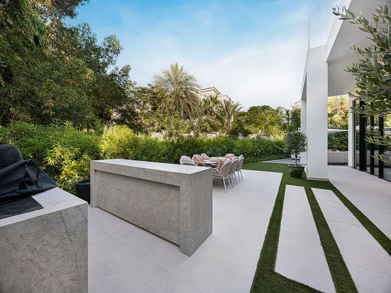Villa modernisée de 5 chambres à vendre à Al Barari - 4