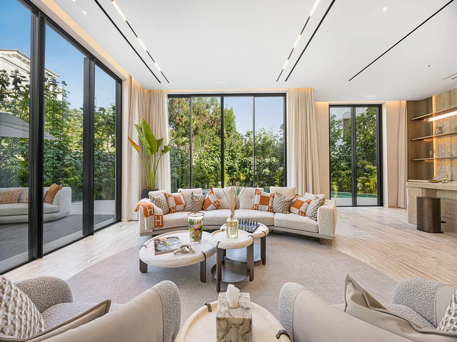Villa modernisée de 5 chambres à vendre à Al Barari - 12