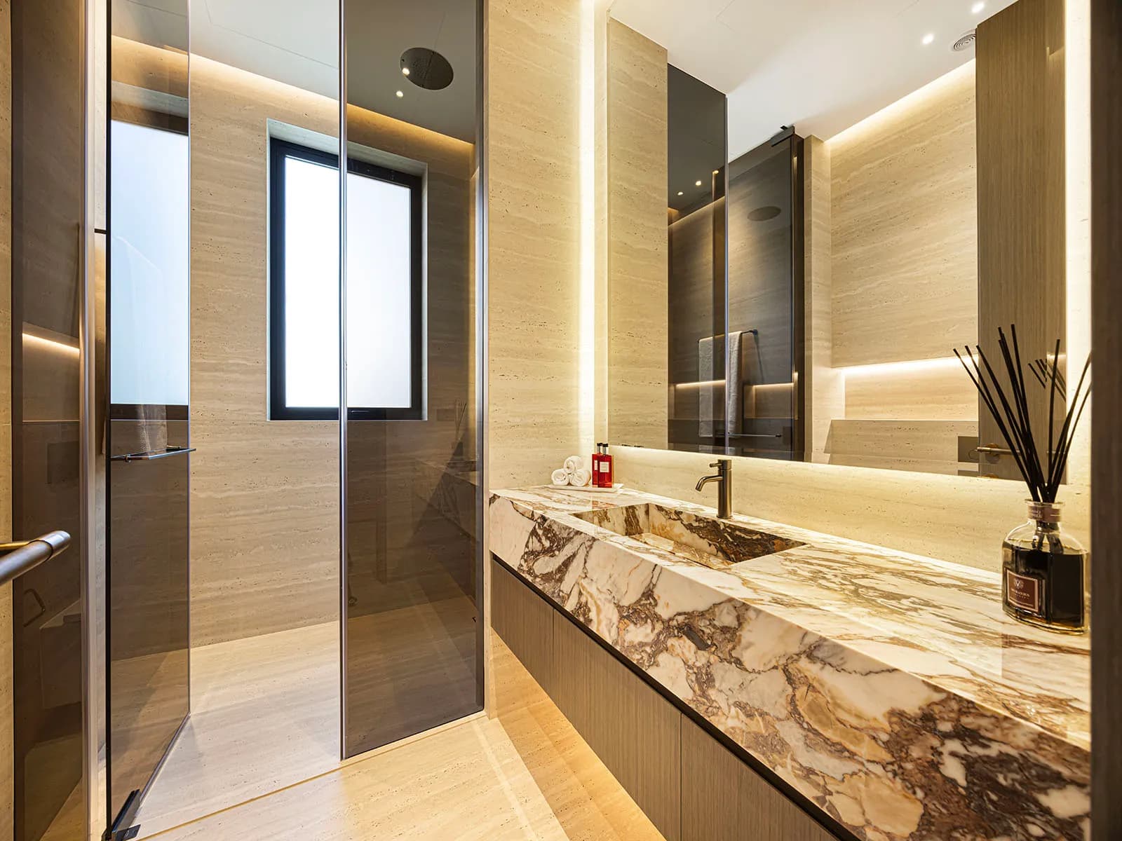 Villa modernisée de 5 chambres à vendre à Al Barari - 26