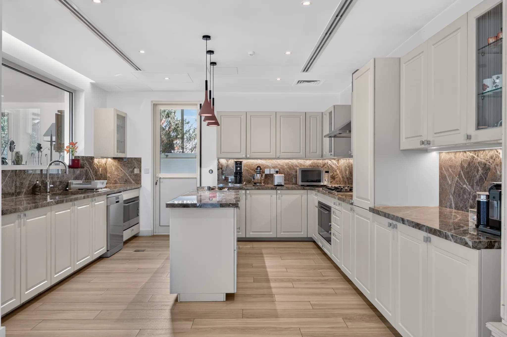 Une villa de 6 chambres récemment rénovée et agrandie à Victory Heights - 18