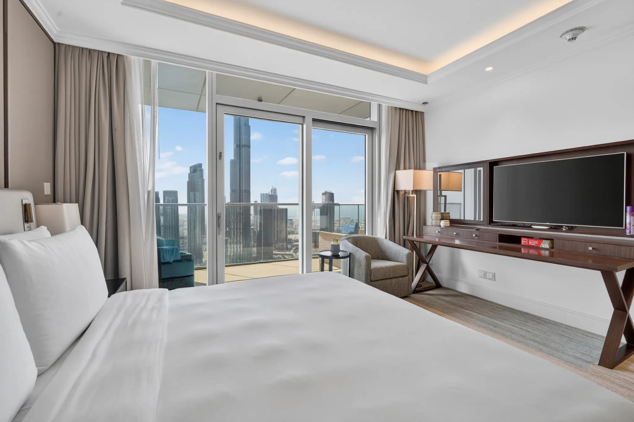 A luminous 3-bedroom apartment in Address Fountain Views Tower 3 - 11
