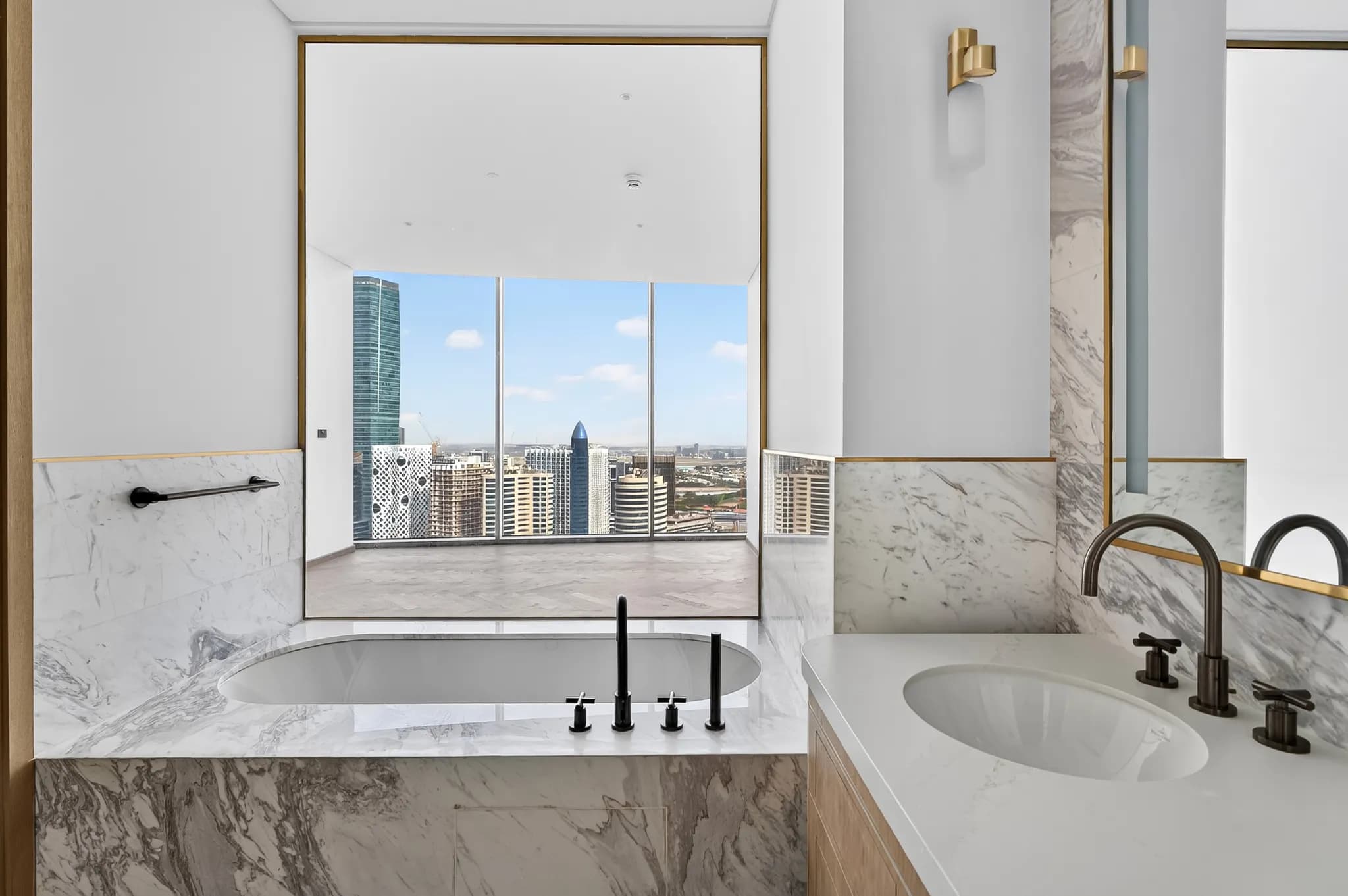 A rare 4-bed residence at Jumeirah Living Business Bay - 12